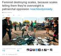 Feministit rikkomassa vaakoja