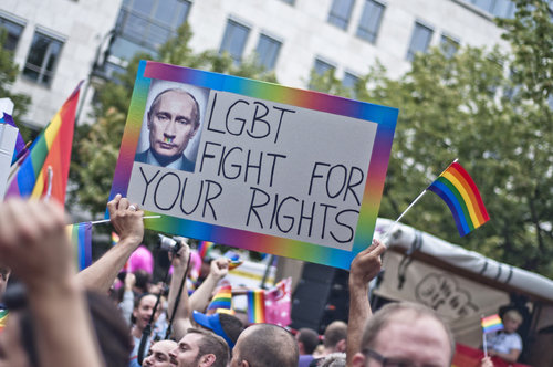 Putin vihaa homoja ja transuja!