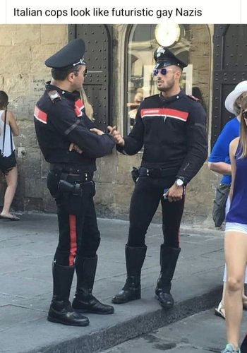 Italian poliisit
