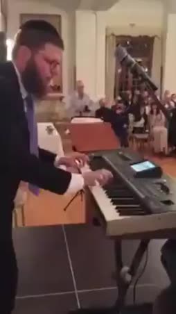 nakuankka soittaa soolon