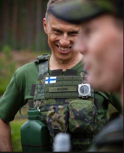 Alex katsoo sinua tällä ilmeellä metsssä