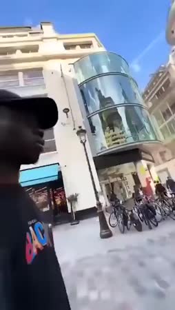 Varetan tän vaa tästä, ei oo keltää pois
