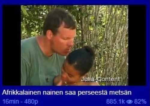 Afrikkalainen nainen saa persettä metsän