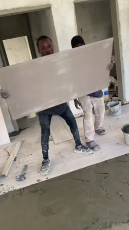 rakennusinsinööriltä jäi paperit välimereen