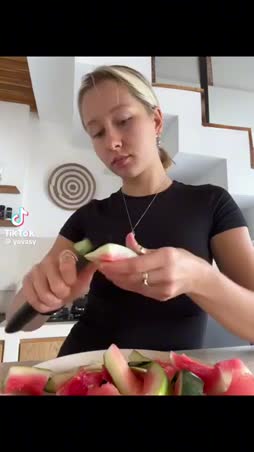 nännit nöpöttää