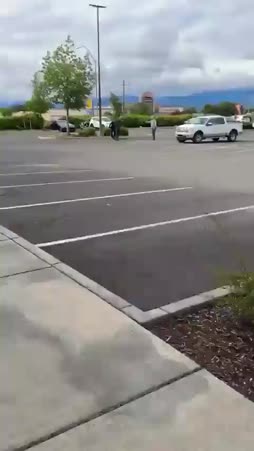 nekkeri yritti pikku kikkaa